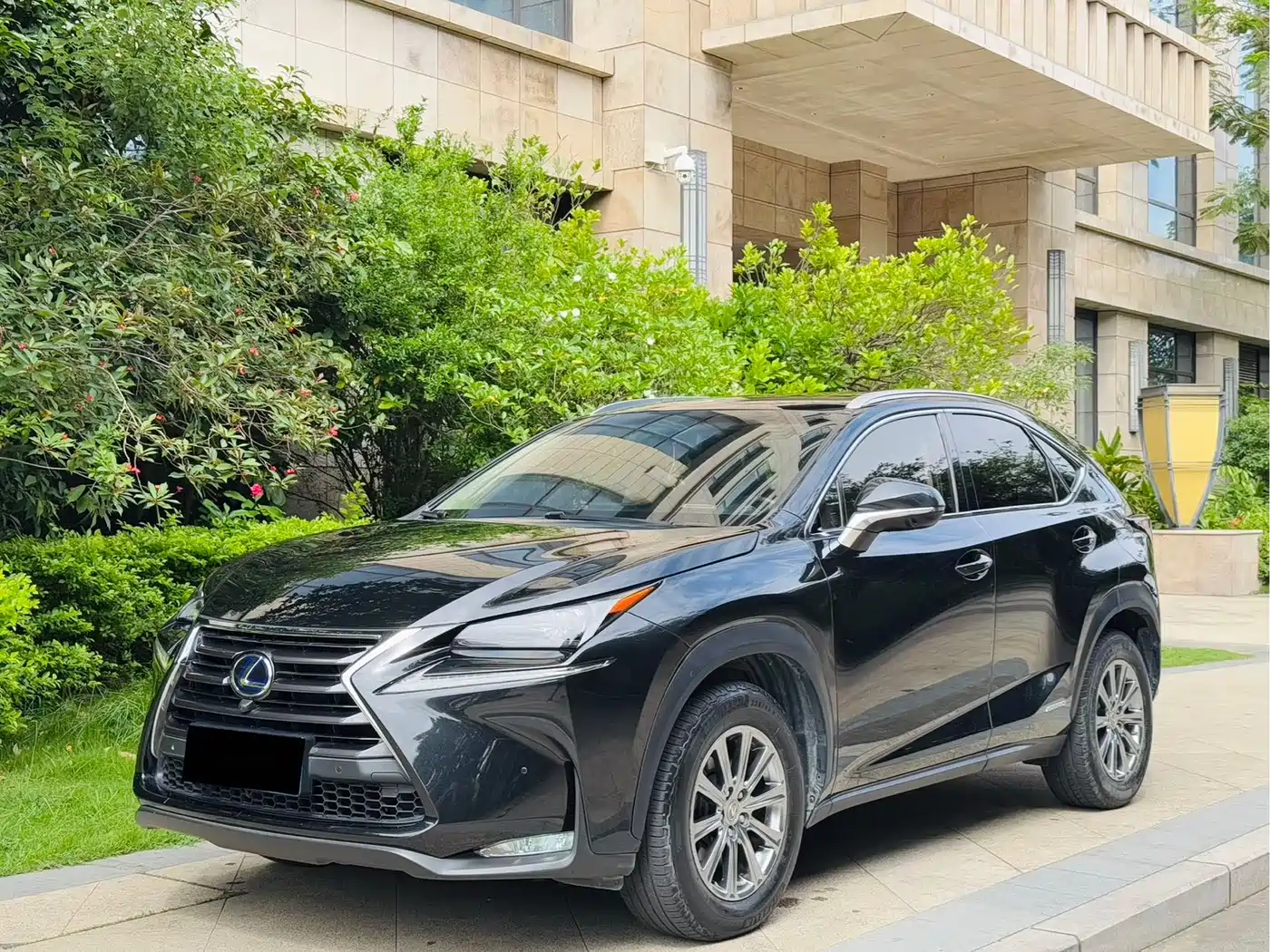 Lexus NX 2017 300h FWD Sharp Style Edition