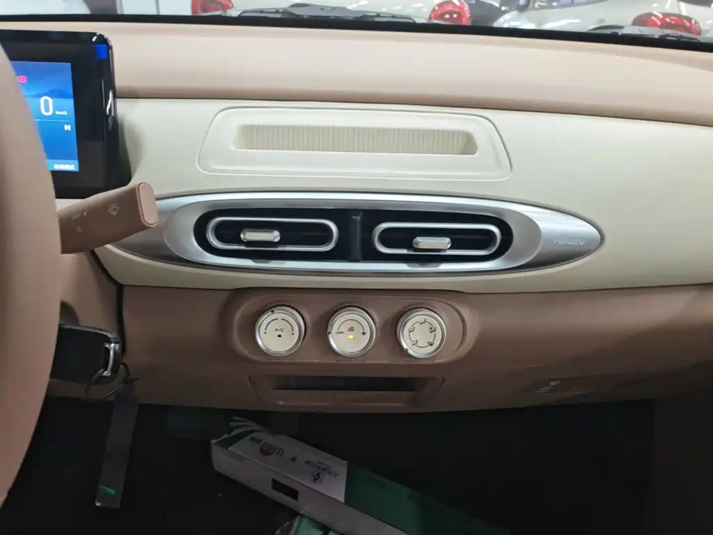 Wuling Motors Hongguang MINIEV 2026 2025 4-Door Advanced