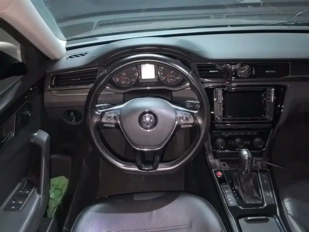 Volkswagen Passat 2016 330TSI DSG Executive Edition фото 7