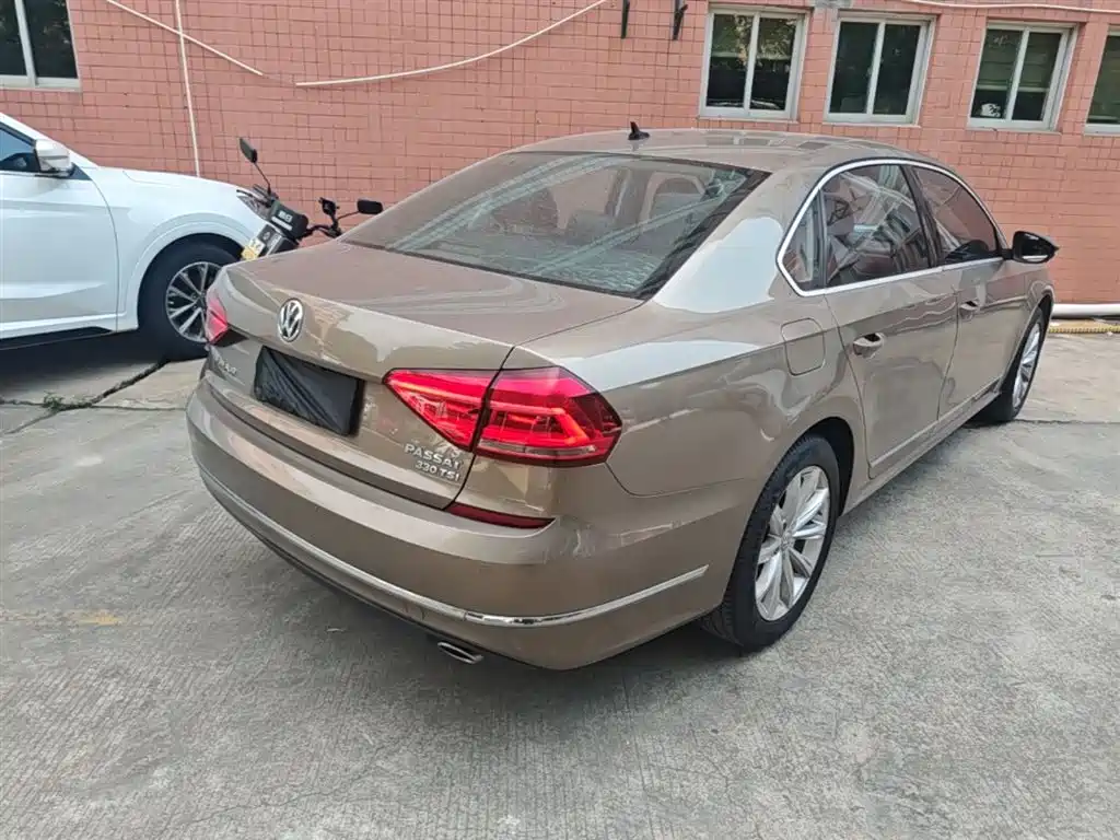 Volkswagen Passat 2017 330TSI DSG Prestige фото 7