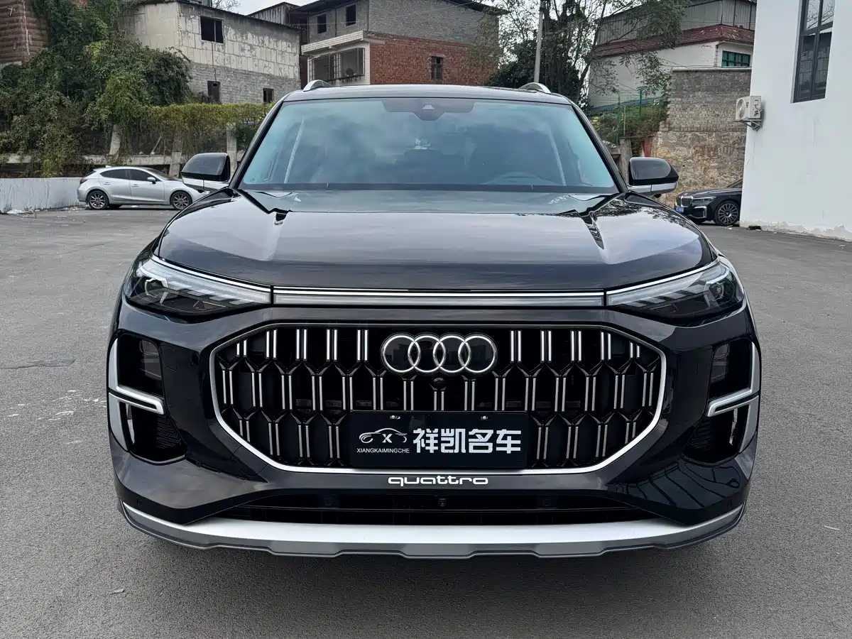 Photo 2 - Audi Q6