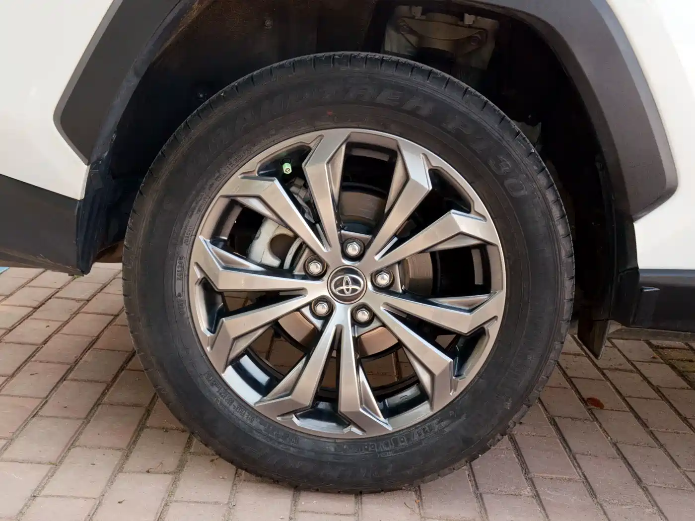 Toyota RAV4 Rongfang 2024 2.0L CVT FWD Style Plus Edition фото 3