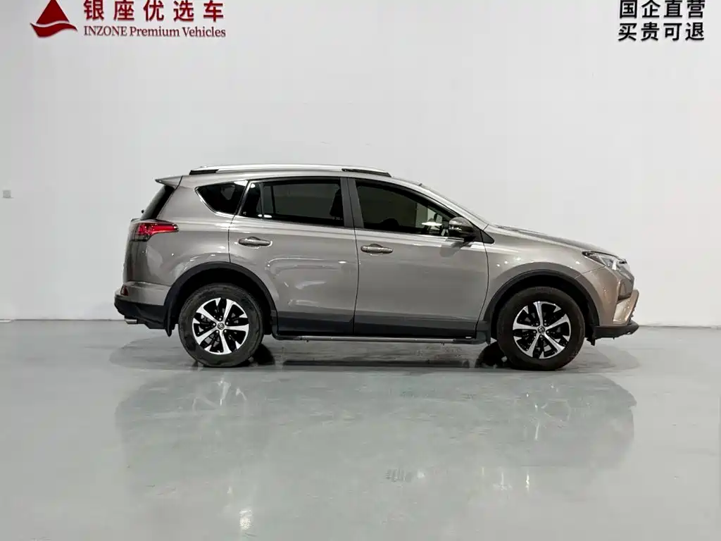 Фото 4 - Toyota RAV4