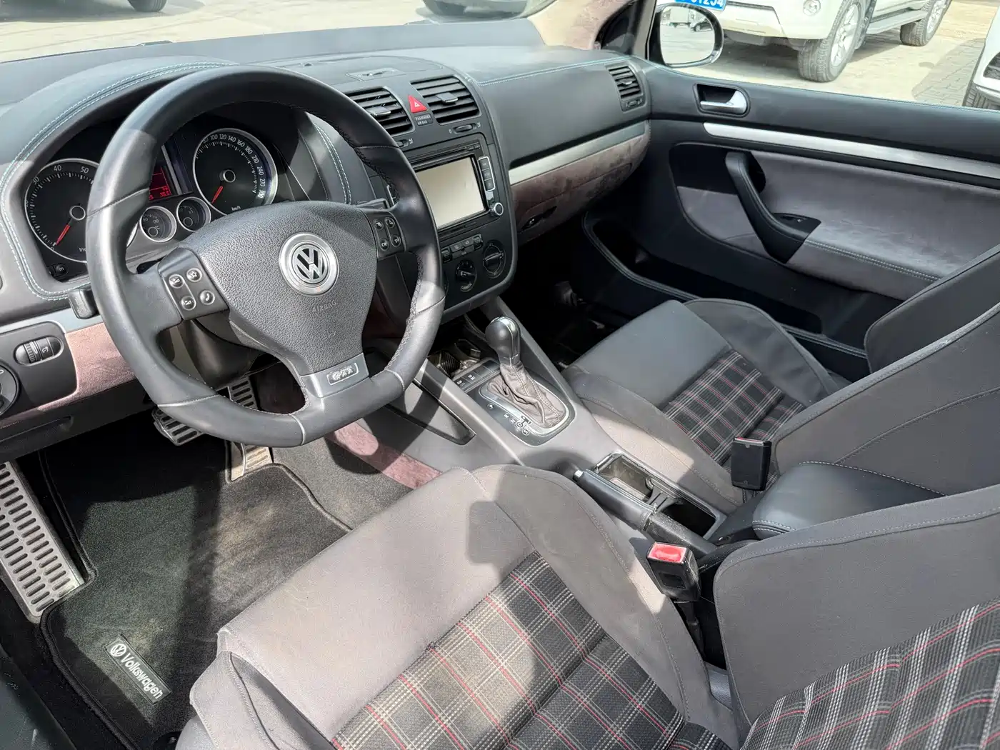 Photo 7 - Volkswagen Golf (Import)