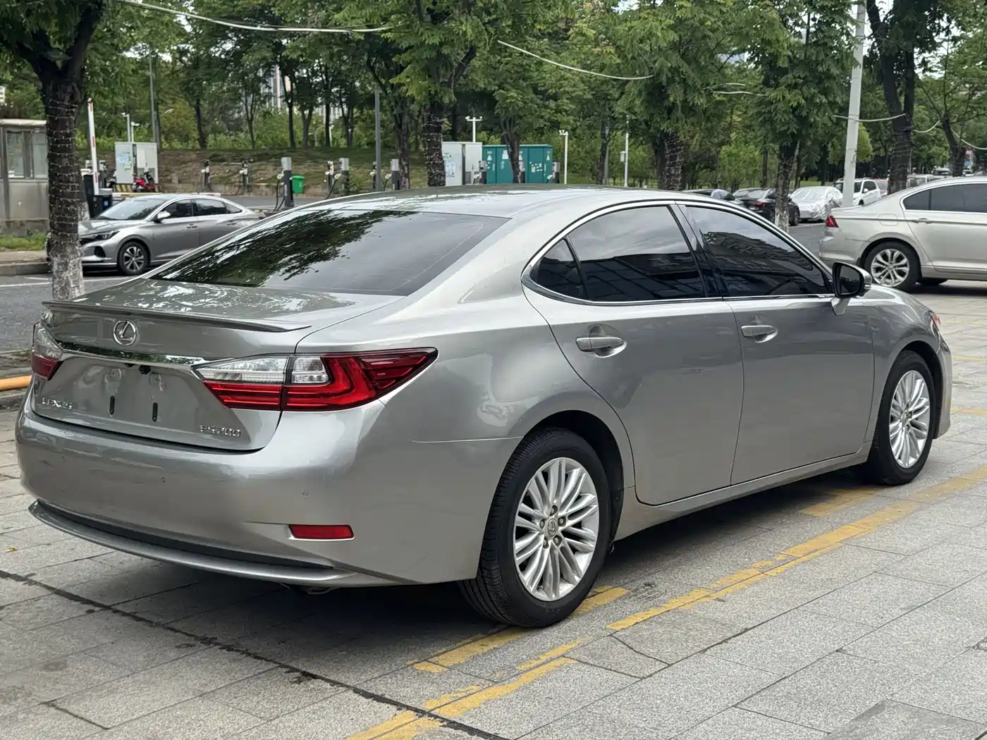 Lexus ES 2015 200 Elite Edition фото 13