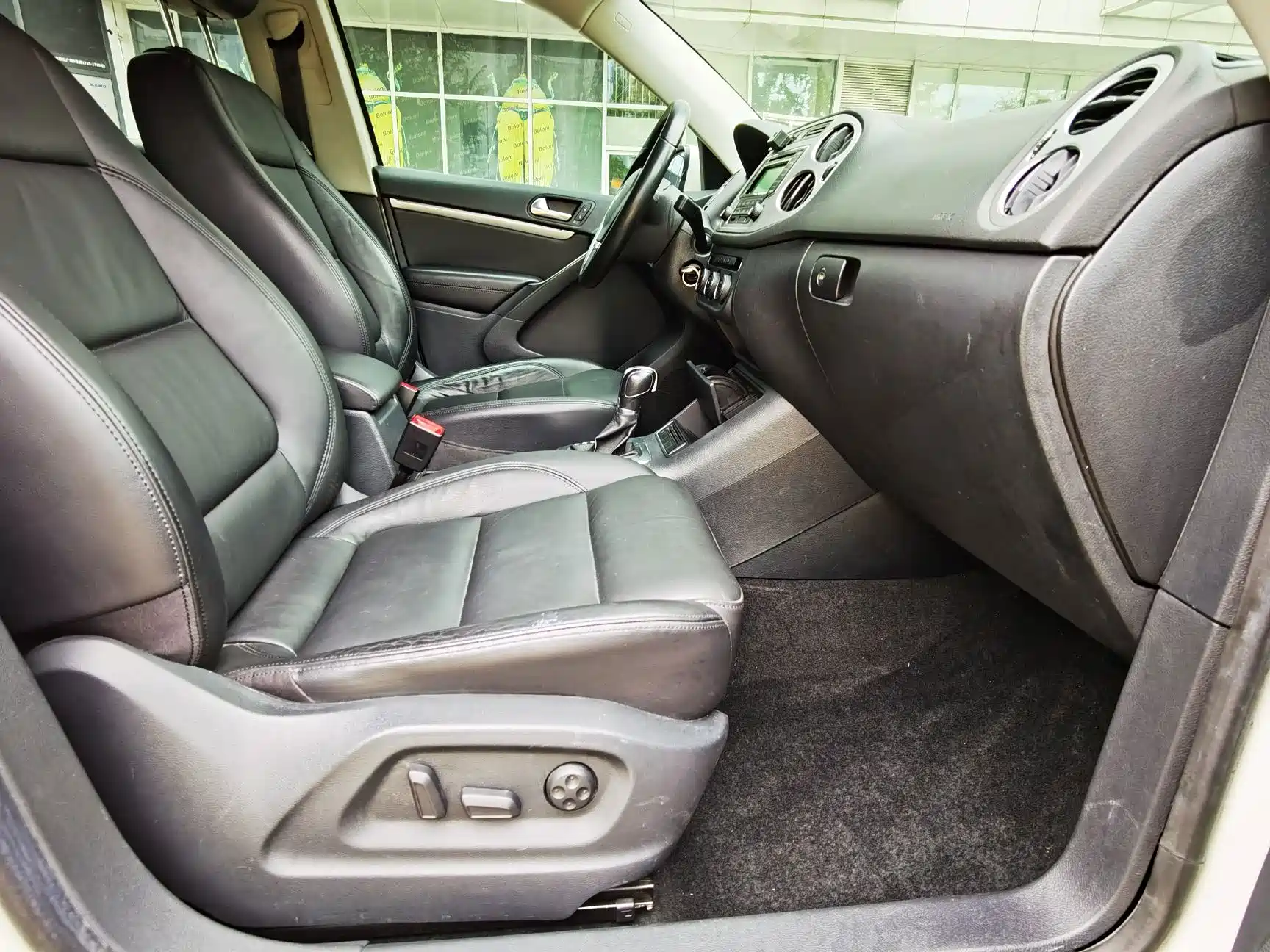 Photo 11 - Volkswagen Tiguan