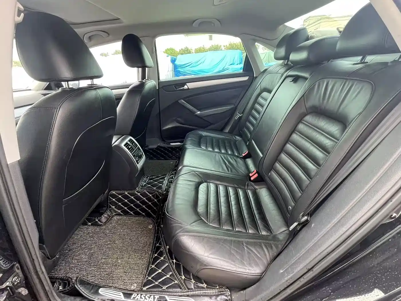 صورة 10 - Volkswagen Passat
