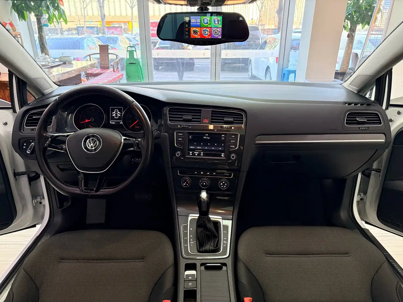 Volkswagen Golf 2017 230TSI Auto Comfort Millionth Anniversary Edition фото 7