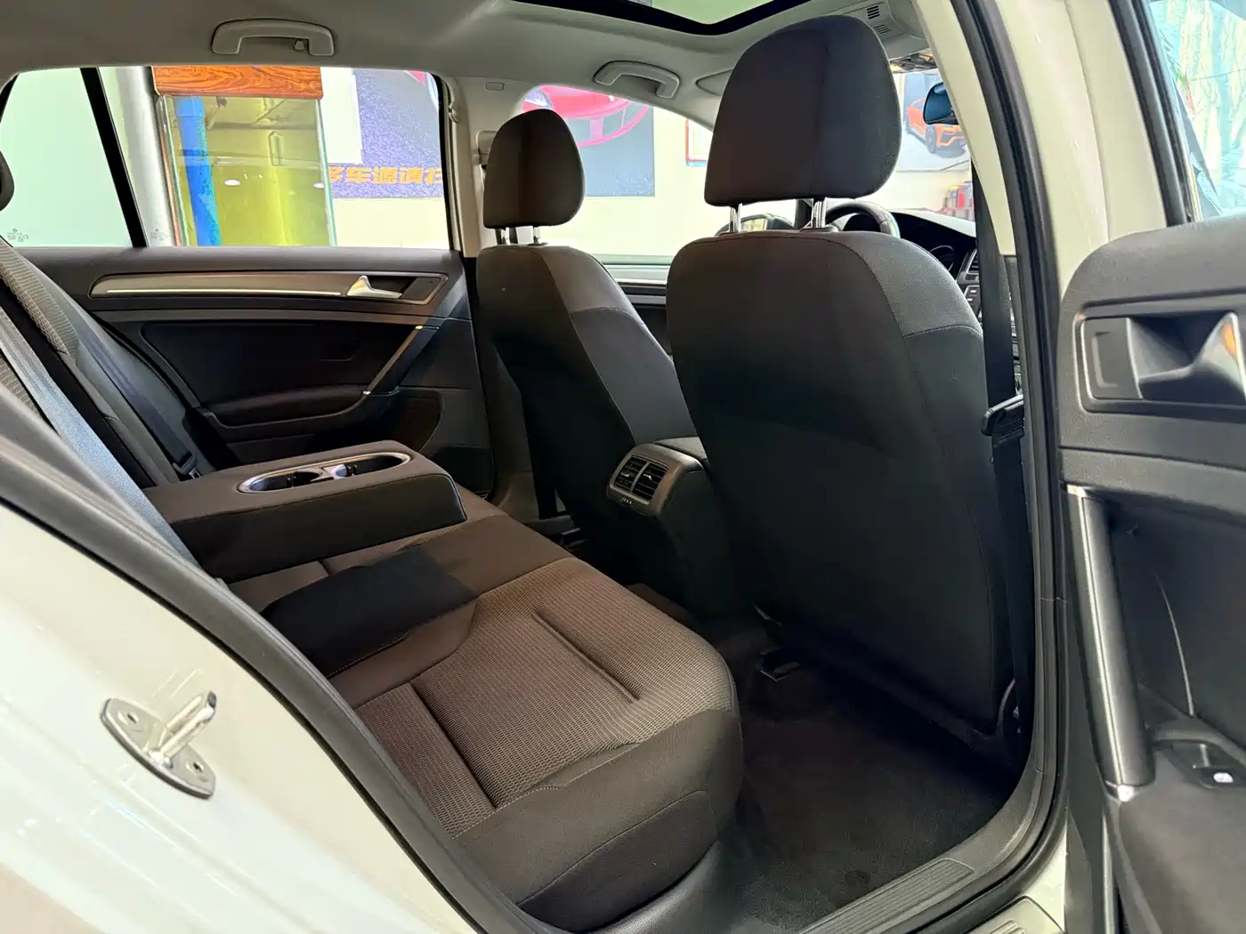 Volkswagen Golf 2017 230TSI Auto Comfort Millionth Anniversary Edition фото 11