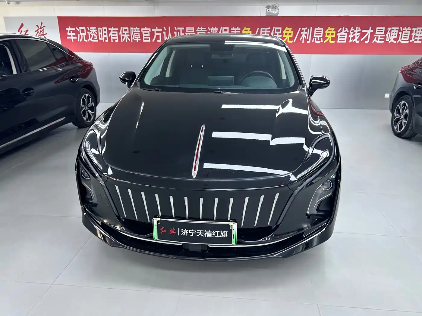 Hongqi E-QM5 2022 431km Charging Enjoyment Edition фото 2