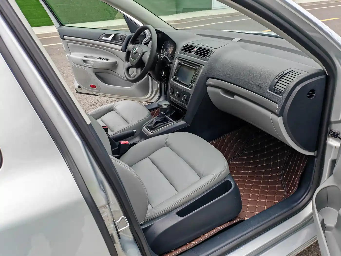 Škoda Octavia 2012 1.6L Auto Yijun Edition фото 11