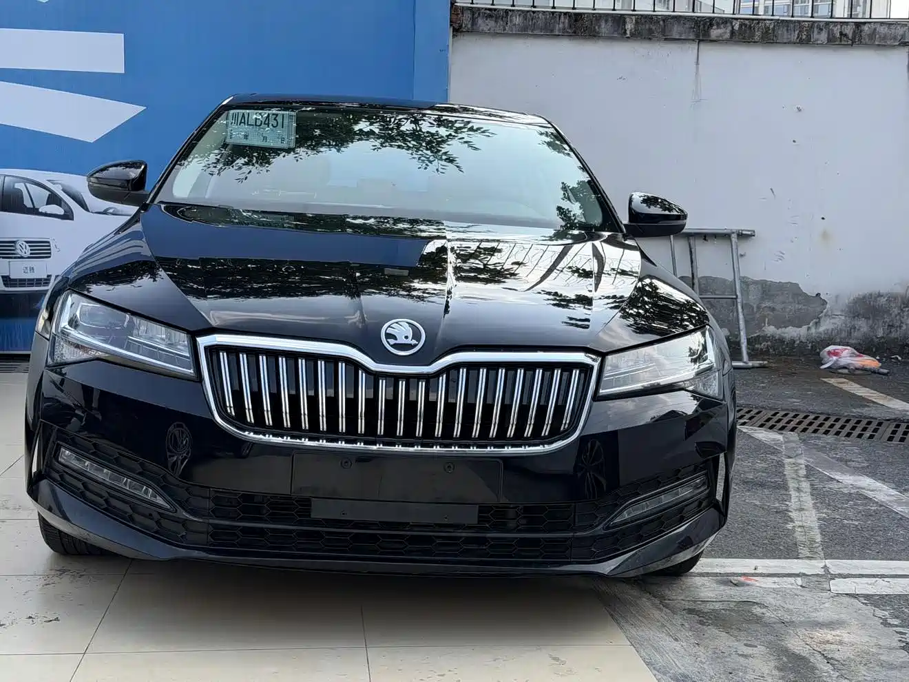 Photo 2 - Škoda Superb