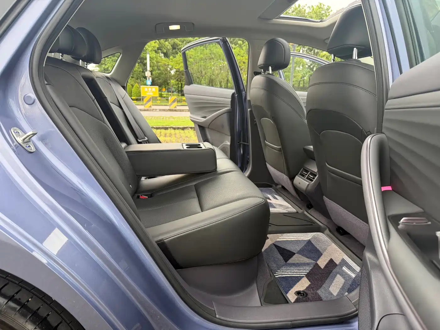 Nissan N6 2025 2025 Mid Configuration