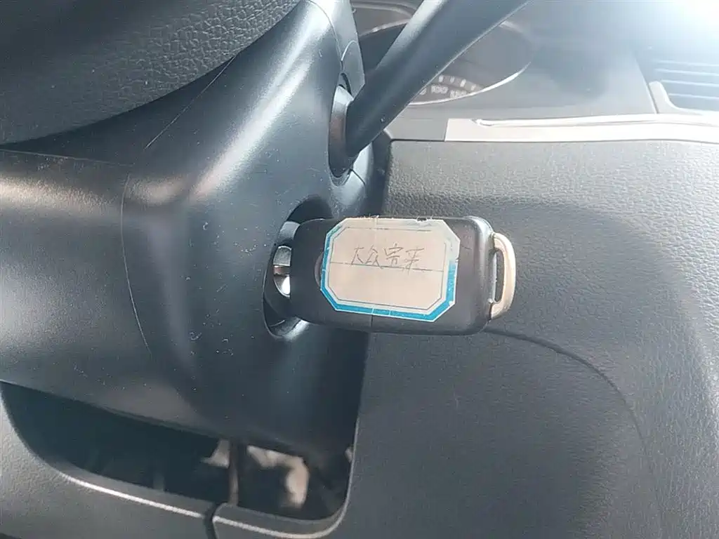 Volkswagen Bora 2014 1.6L Automatic Fashion Edition фото 9