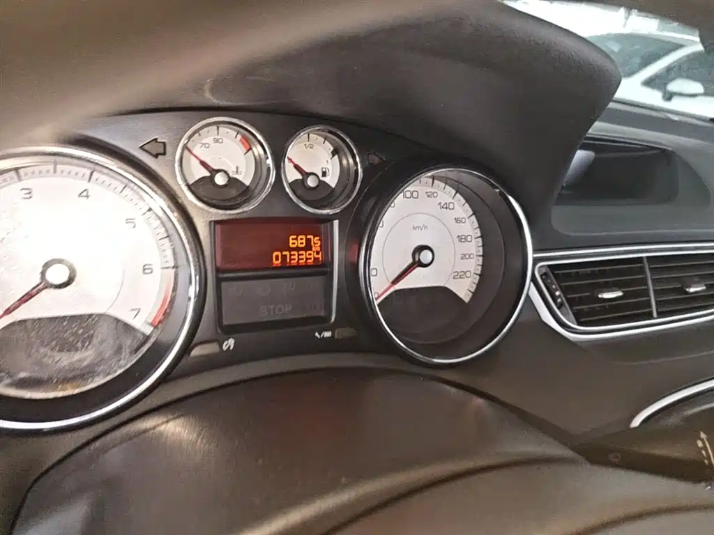 Peugeot 308 2014 Model Joy Edition Classic 1.6L Automatic Superior Style фото 12