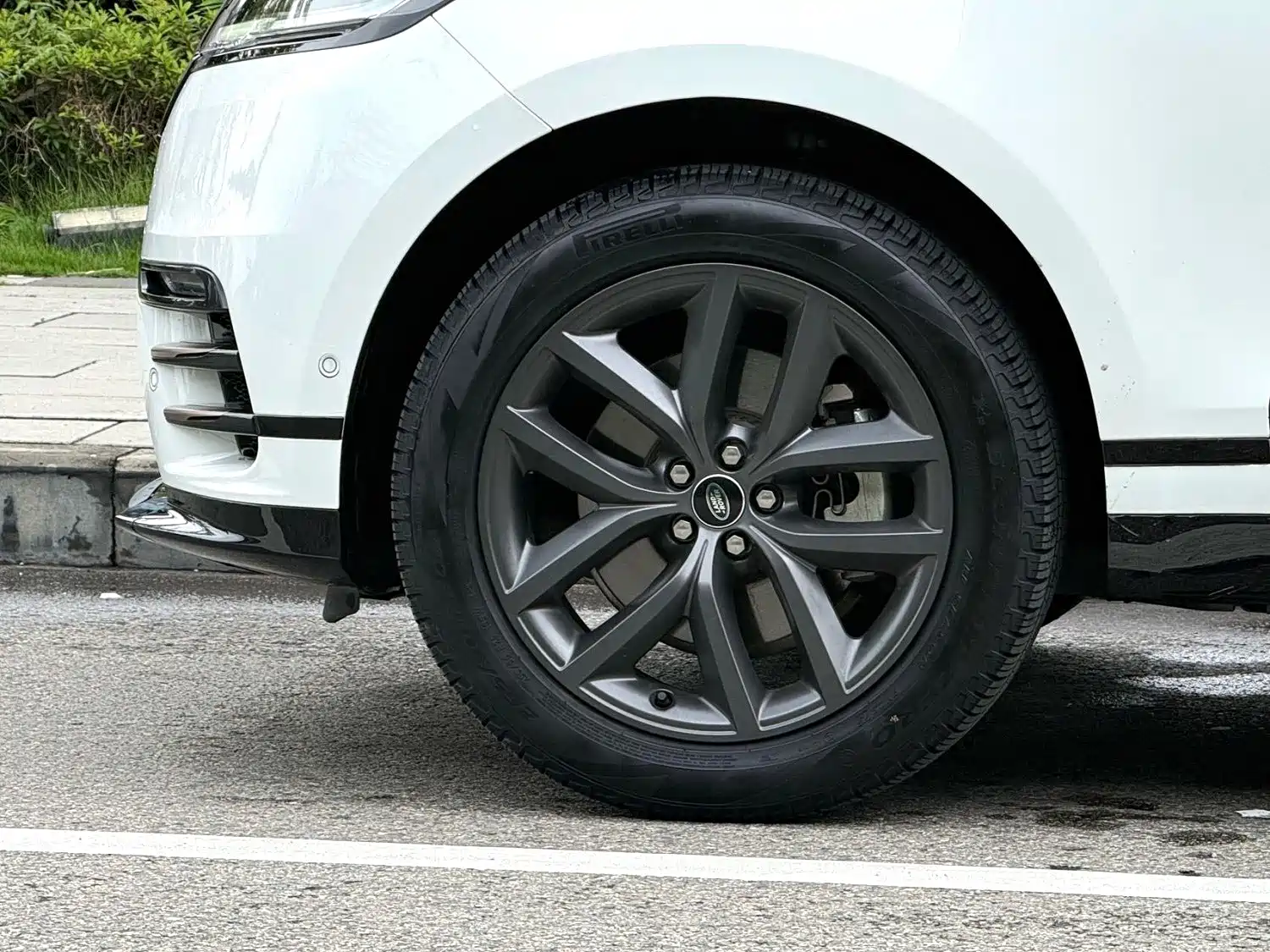 Photo 5 - Land Rover Range Rover Velar