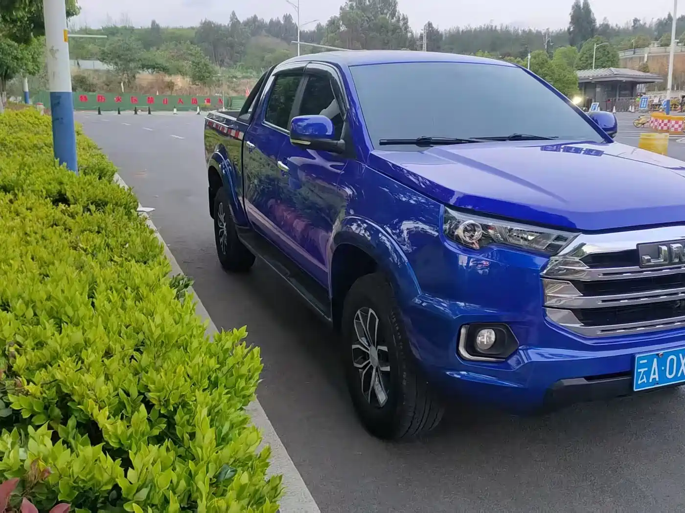 Jiangling Yuhu 7 2022 2022 2.0T Automatic Diesel 4WD Premium Long Wheelbase