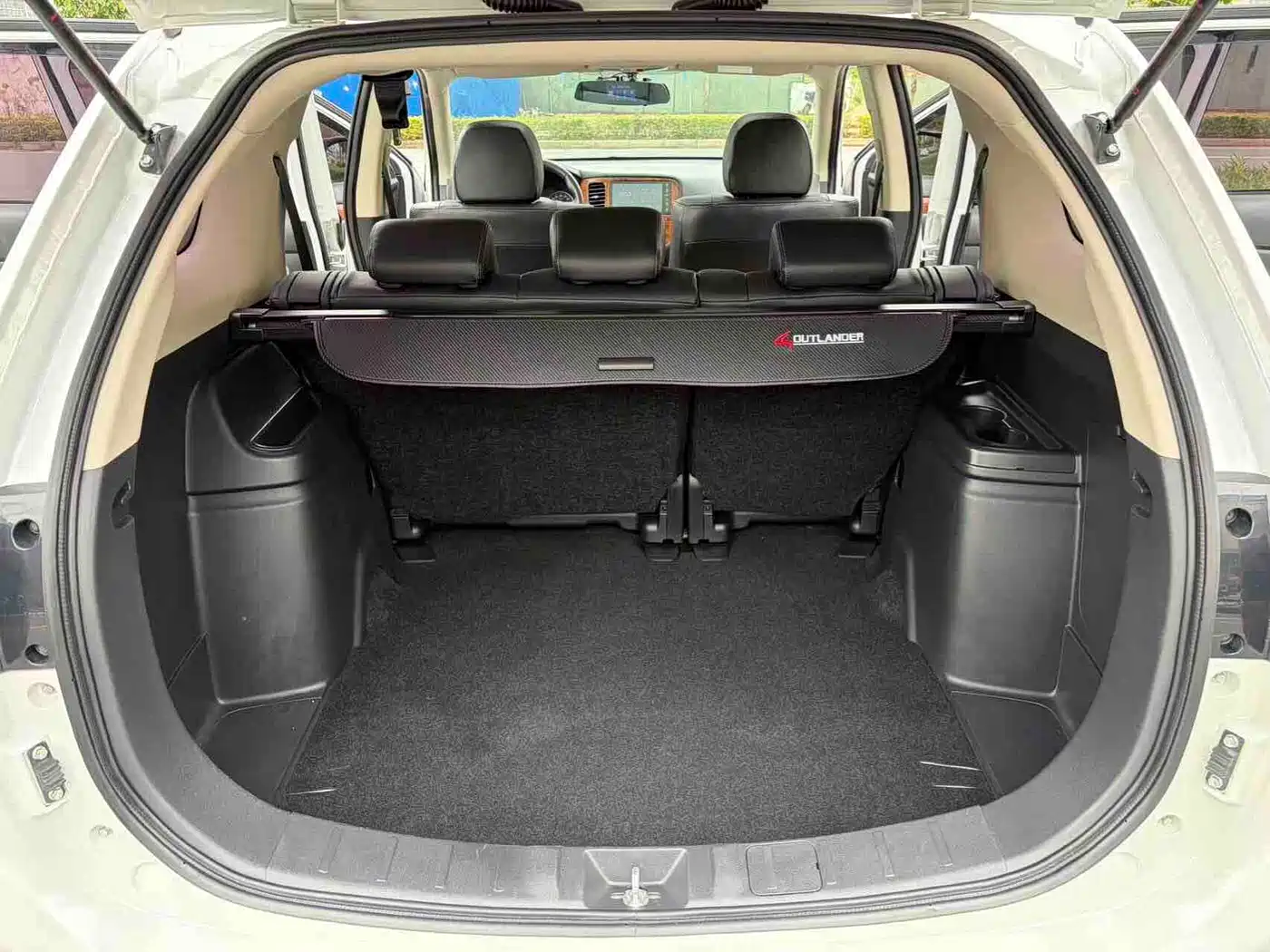 MITSUBISHI OUTLANDER