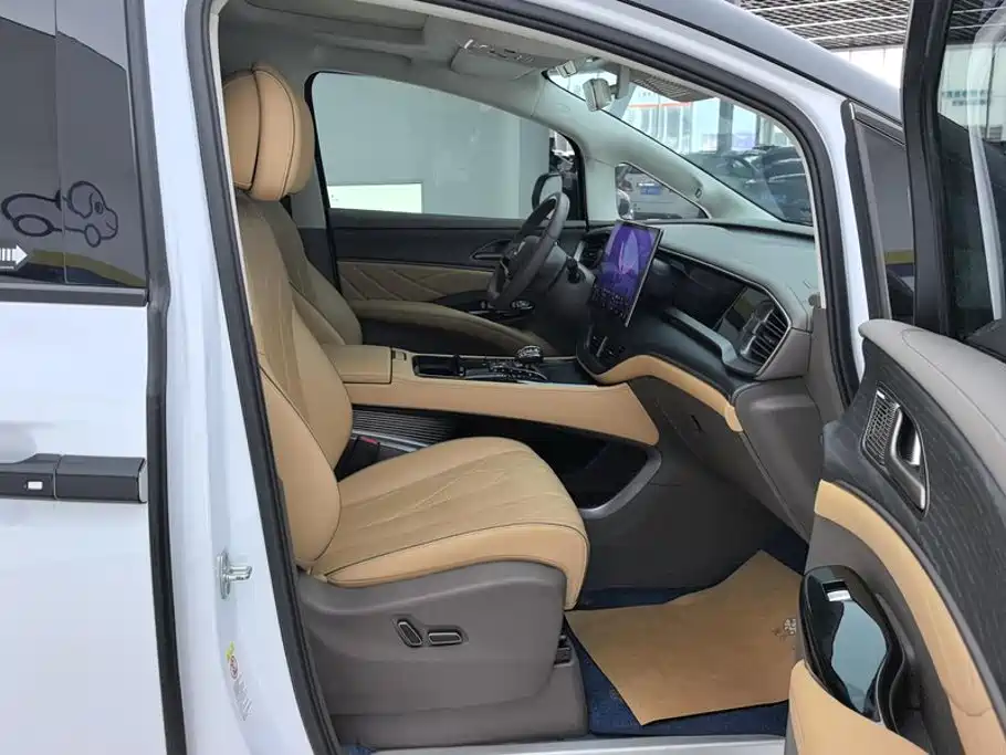 Denza D9 2023 2022 DM-i 970 AWD Flagship