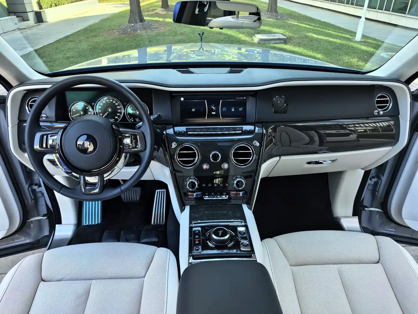 ROLLS-ROYCE CULLINAN