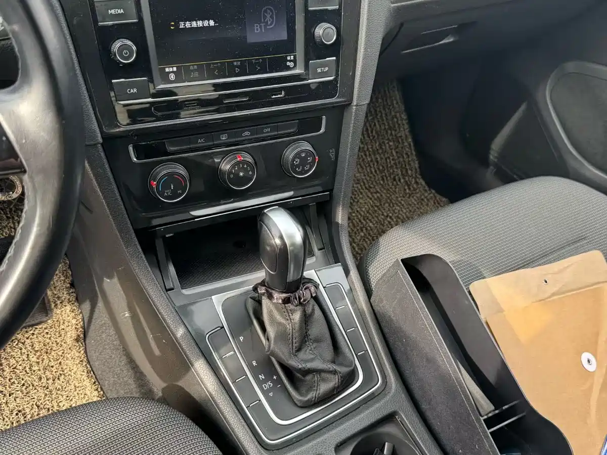 Volkswagen Golf 2018 1.6L Automatic Comfort фото 6