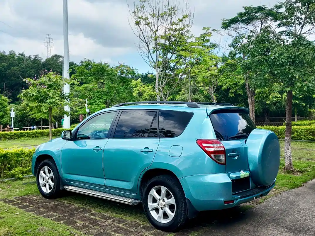 Фото 37 - Toyota RAV4
