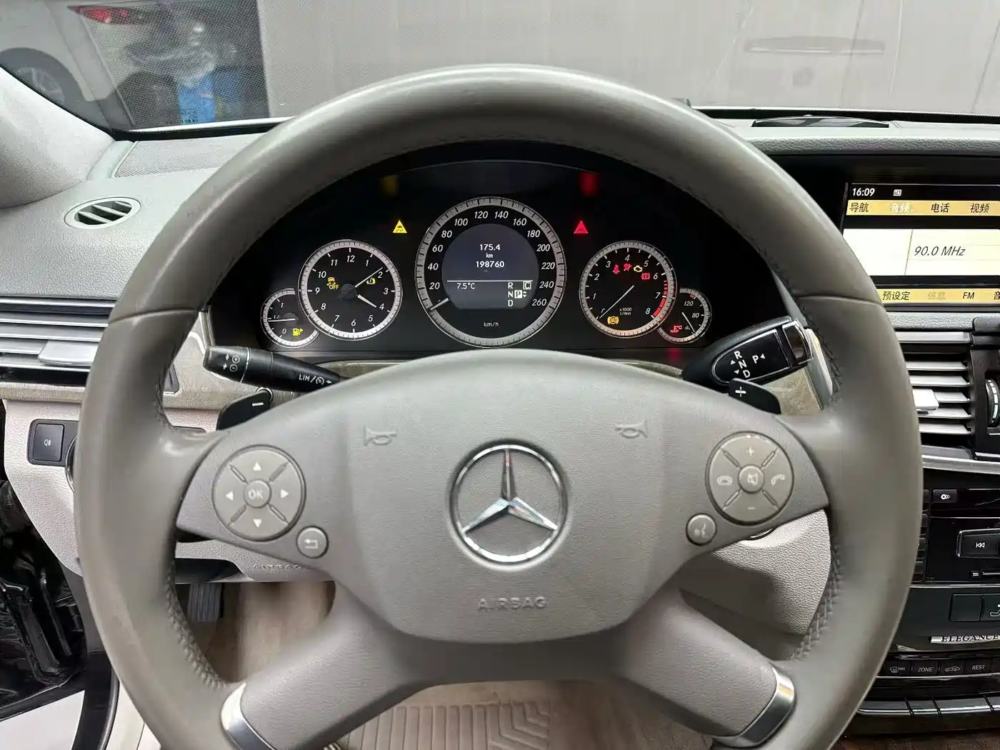 Mercedes-Benz E-Class (Import) 2010 Model E 300 Elegance Luxury Edition фото 5