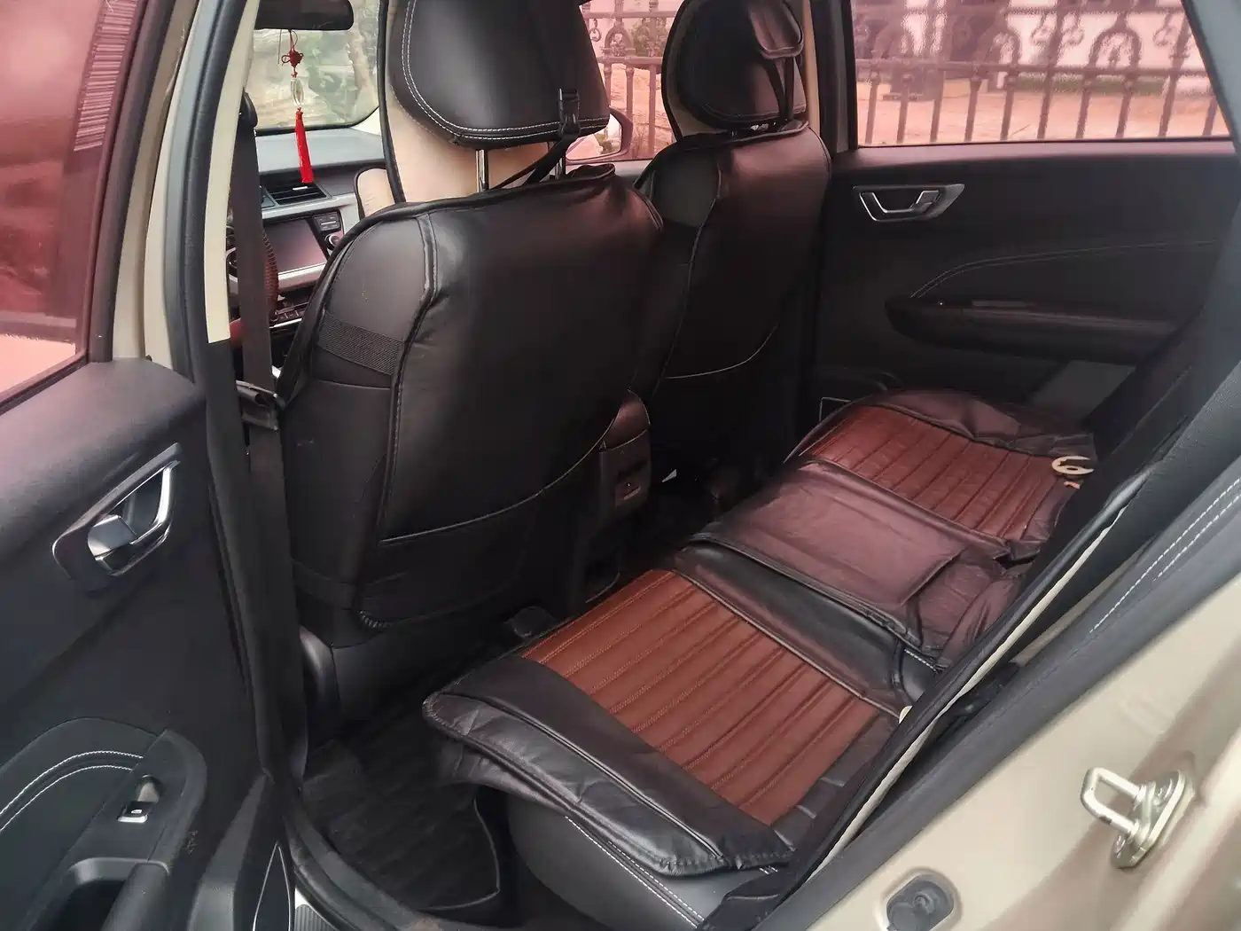 Фото 8 - Geely Vision X3