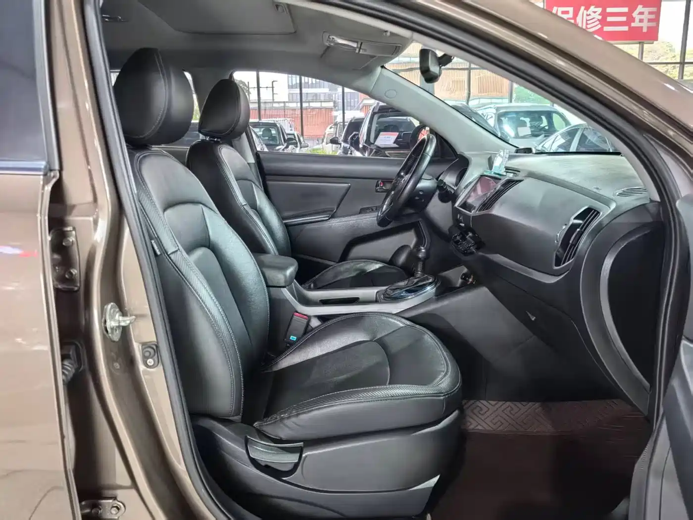 Kia Sportage 2015 2.0L Automatic 2WD GLS фото 8