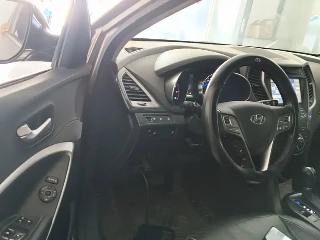 صورة 16 - Hyundai Santa Fe
