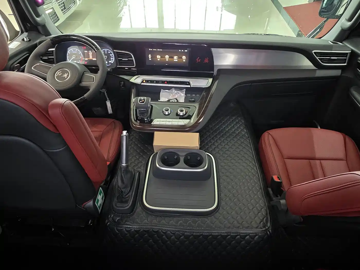 Hongqi Guoyue 2024 3.0T Flagship Edition 17-seater фото 14
