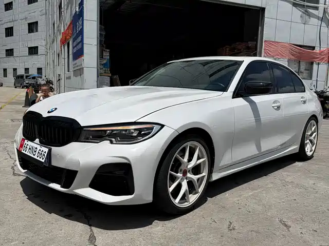 BMW 3 330i, M Чёрный спорт-пакет