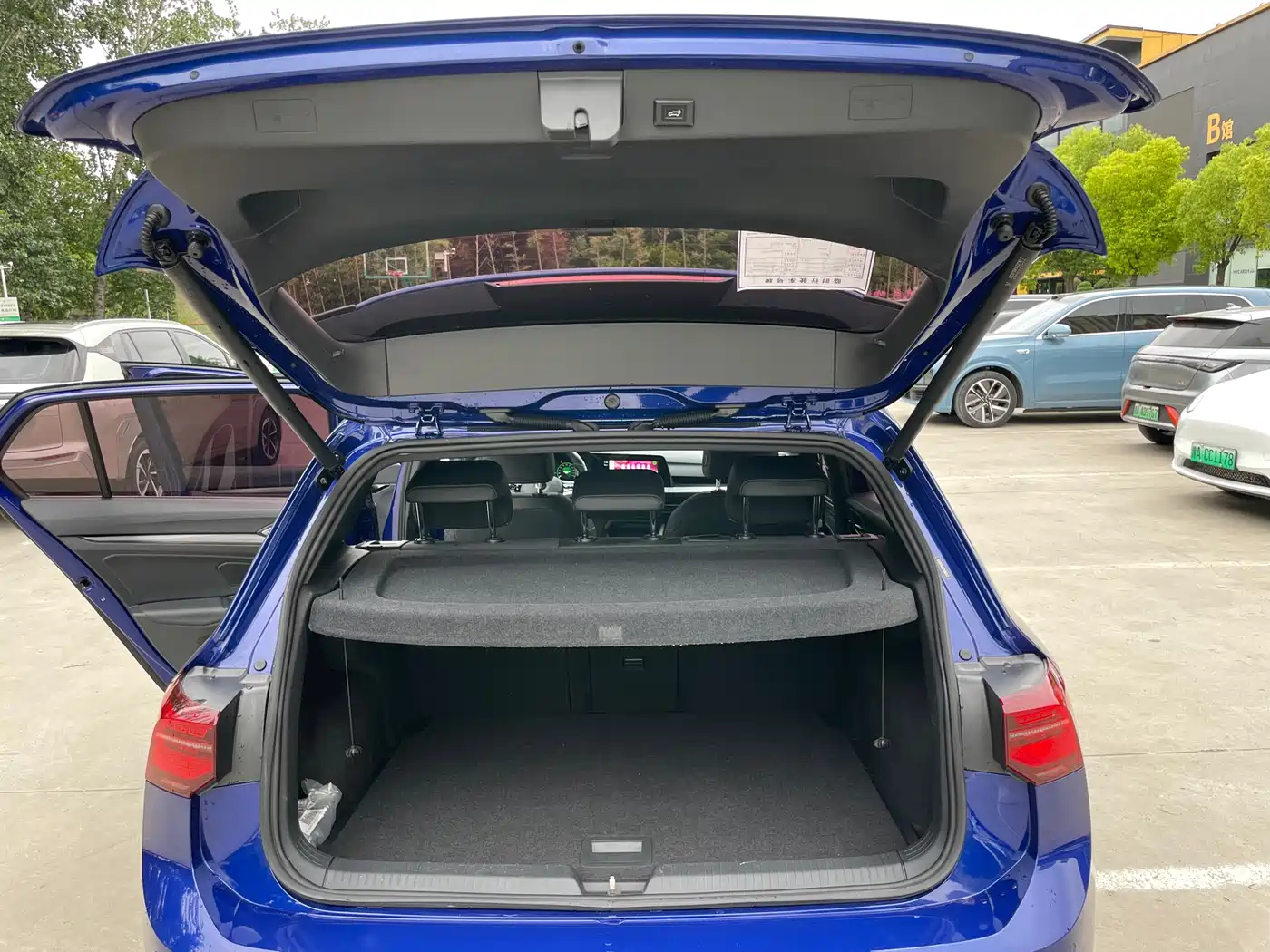 Volkswagen Golf 2023 280TSI DSG R-Line Lite фото 16
