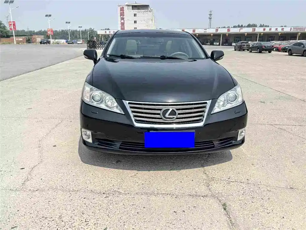 Фото 16 - Lexus ES