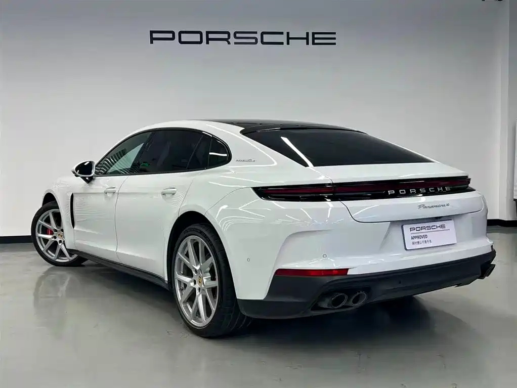 صورة 29 - Porsche Panamera