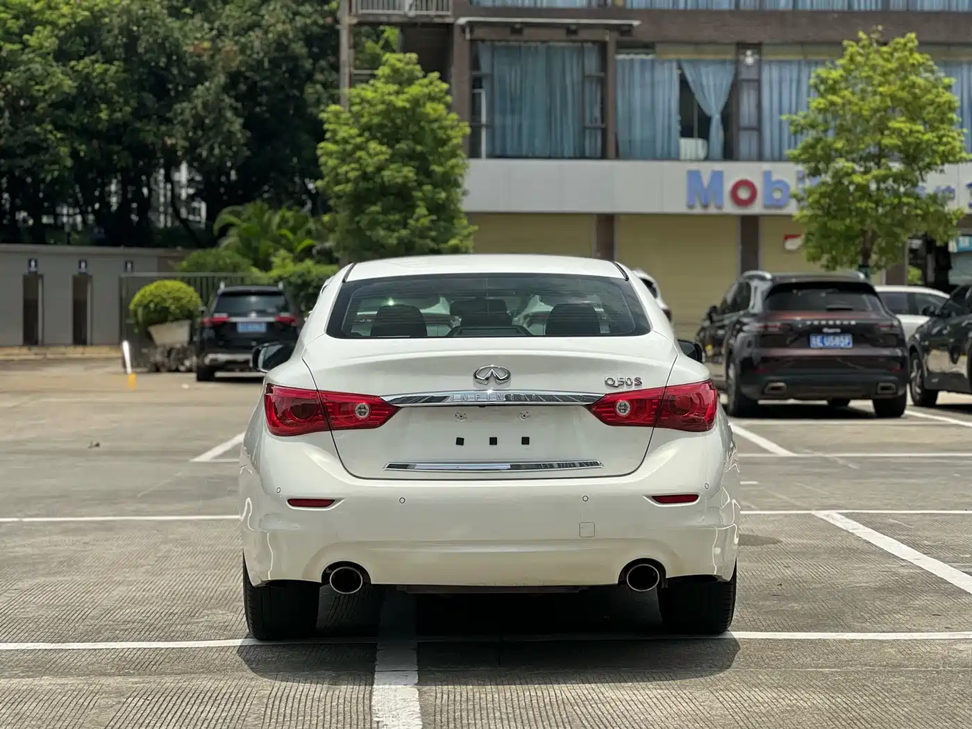Photo 4 - Infiniti Q50