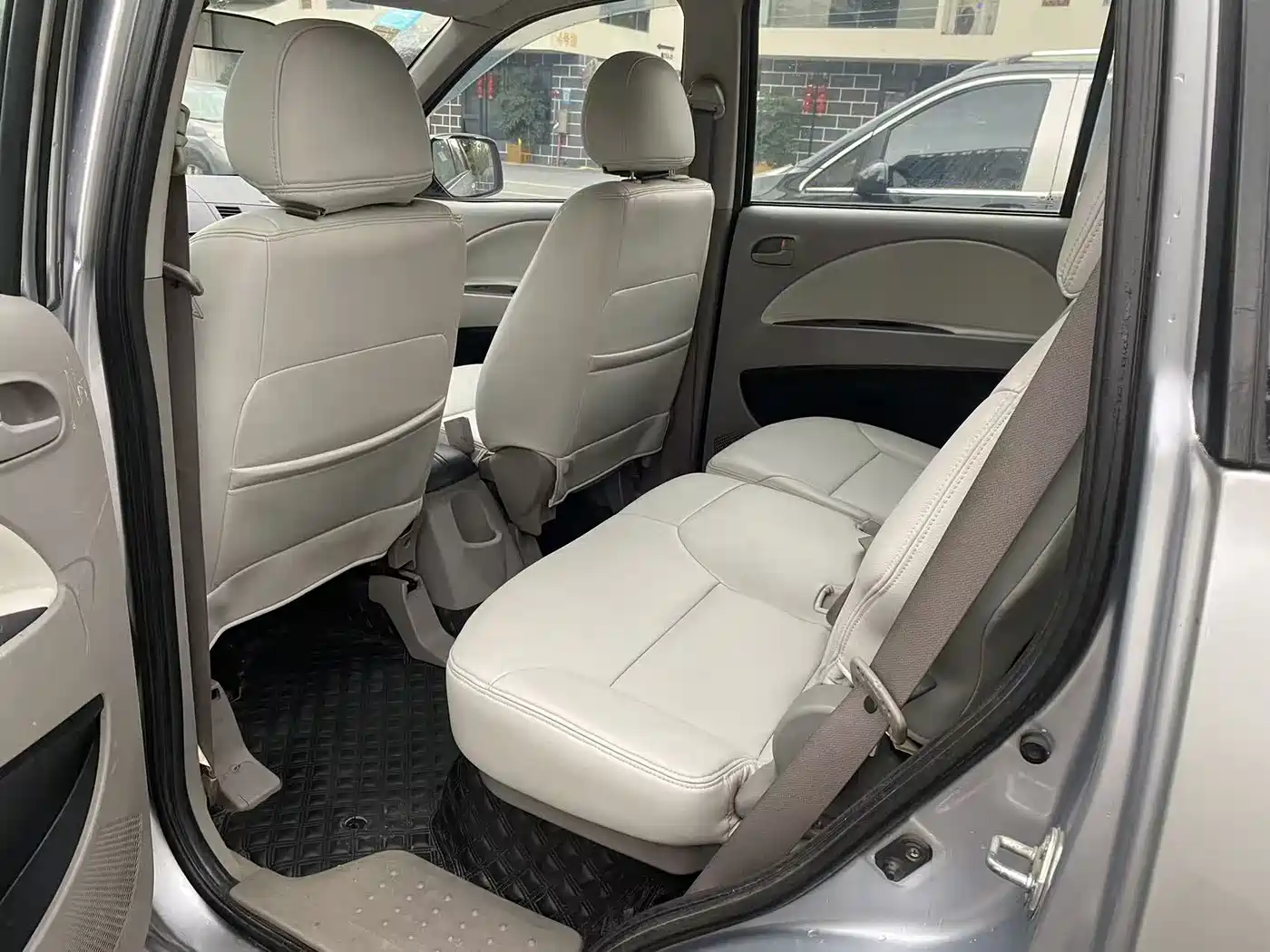 Mitsubishi Zinger 2011 2.0L Manual Luxury фото 12