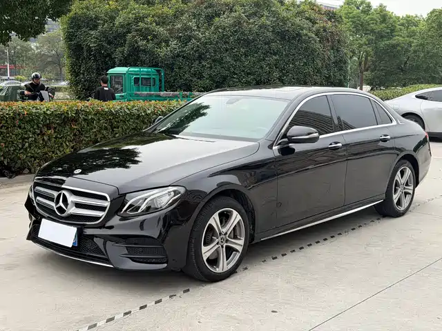 Mercedes-Benz E-Class 2018 Facelift E 200 L Sport — фото 1