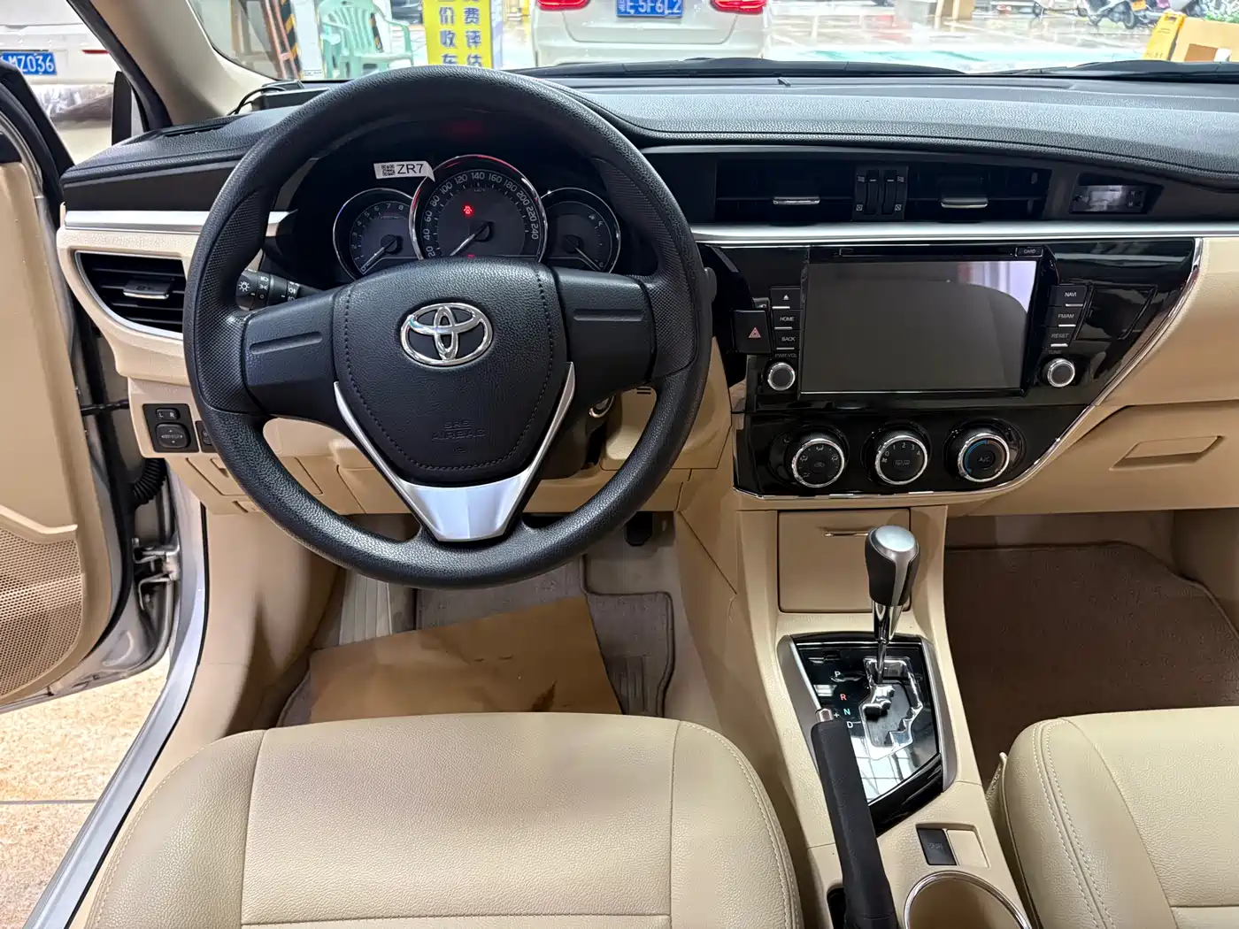 Toyota Corolla 2016 1.6L CVT GL-i Cool Edition фото 7