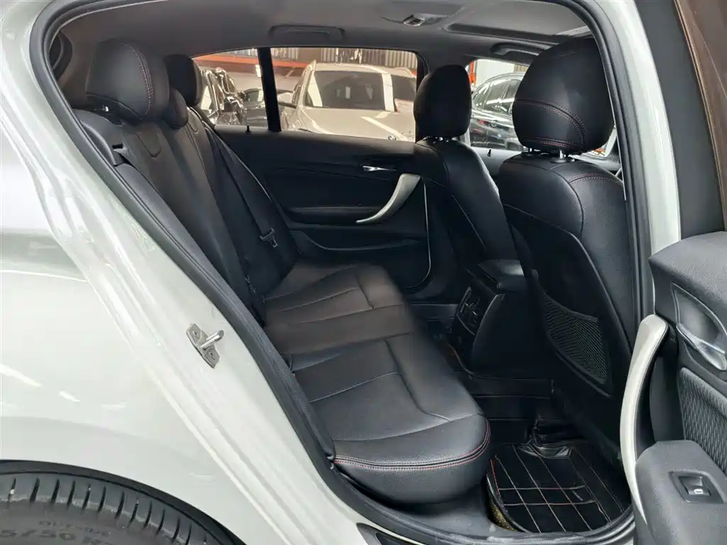 BMW 1 Series (Import) 2015 120i Leading фото 13