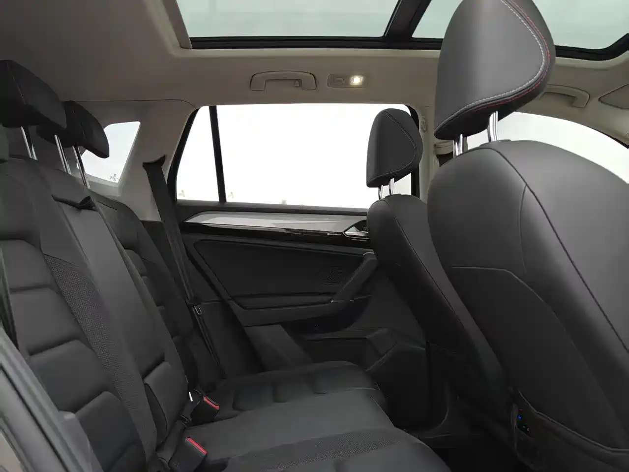 Volkswagen Tayron 2022 280TSI 2WD Luxury Smart Connect Edition фото 24