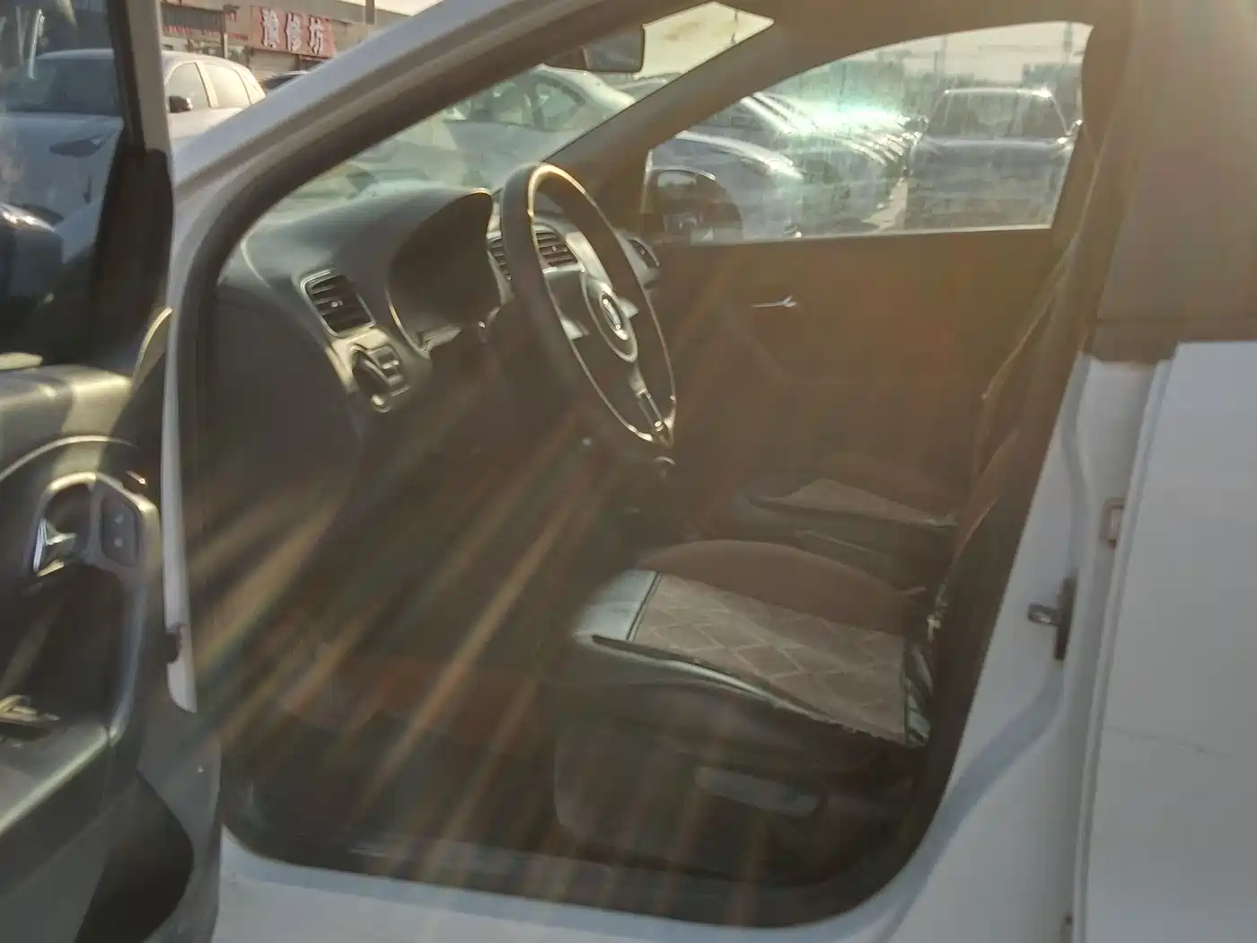 Volkswagen Polo 2013 1.4L Automatic Comfort Edition фото 7