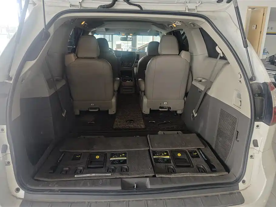 Toyota Sienna 2005 Model 3.3 XLE фото 4