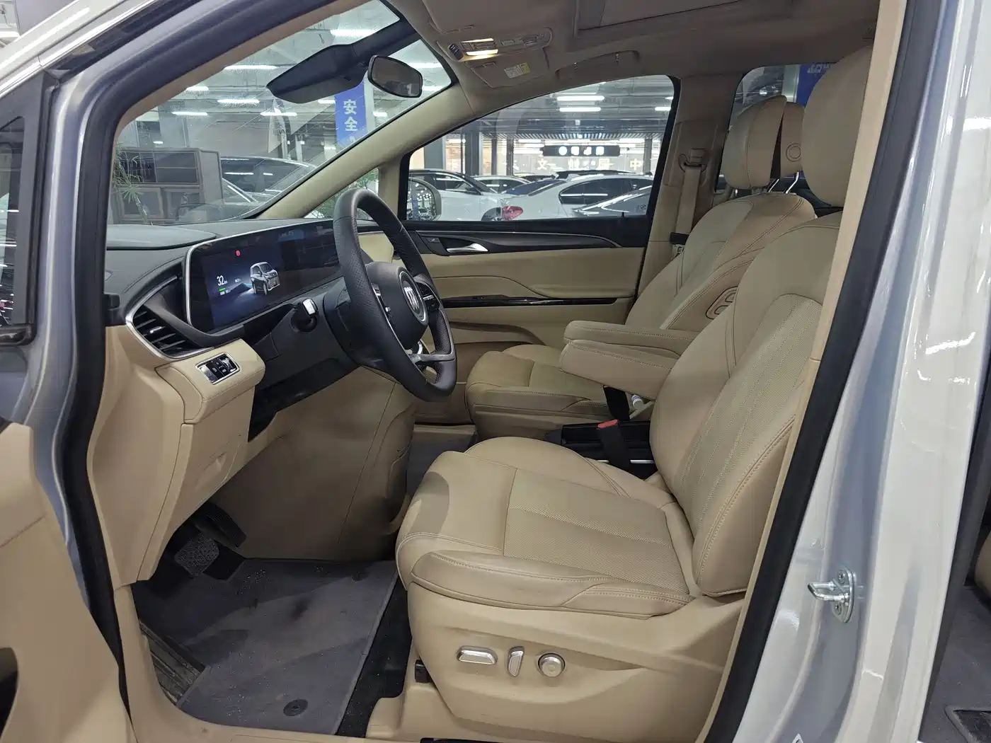 Buick GL8 New Energy 2025 Land Honor Premium Edition 7-Seater фото 5
