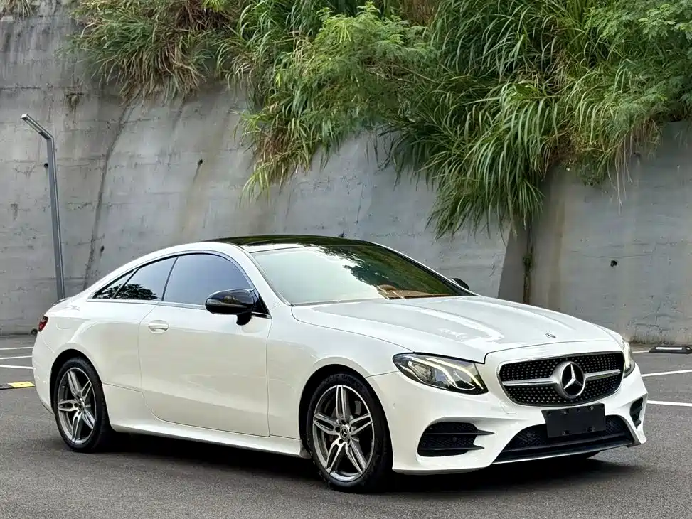 Фото 3 - Mercedes-Benz E-Class (Import)