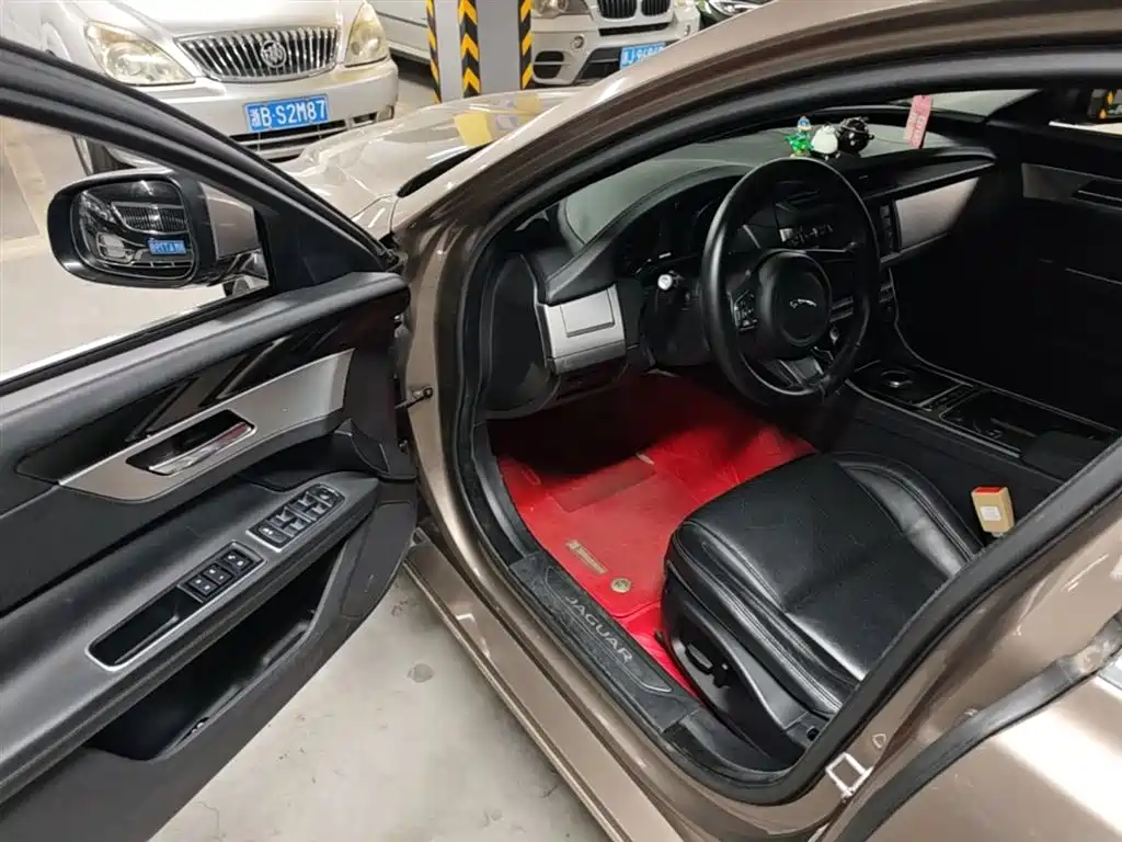 Jaguar XF 2016 2016 XF 2.0T 2WD Elegance Edition
