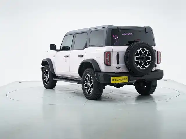Photo 4 - Ford Bronco