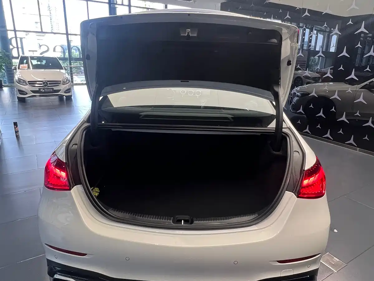 Mercedes-Benz C-Class 2024 C 260 L Night Edition Sport фото 5