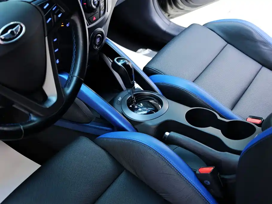 Hyundai Veloster 2015 1.6T Automatic Luxury Edition фото 21