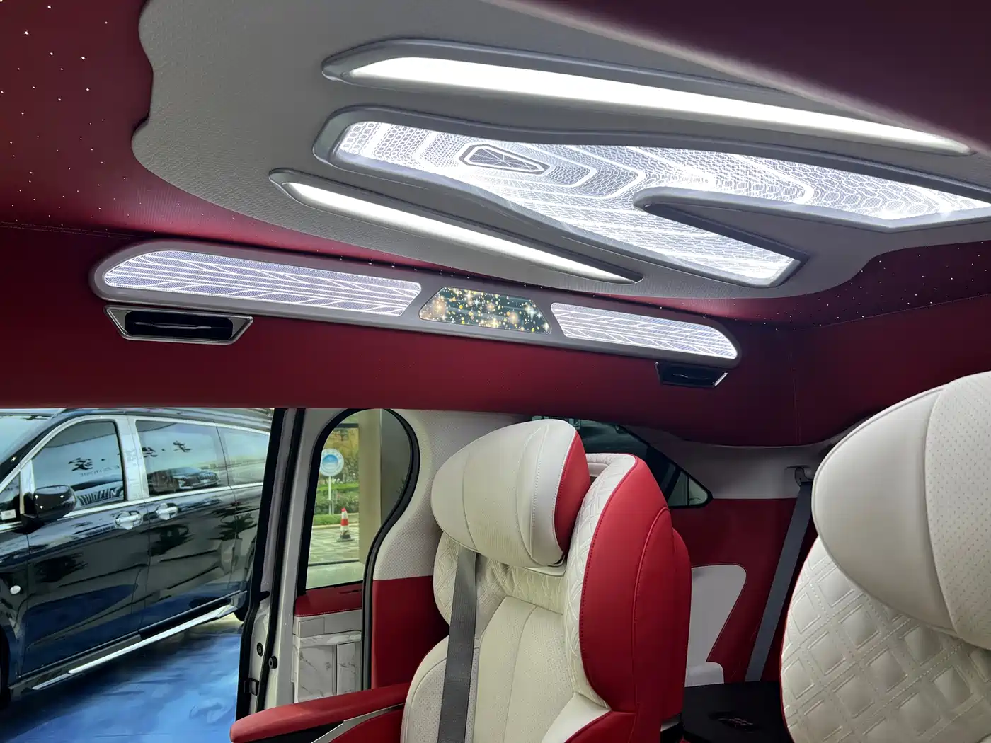 Toyota Sienna 2024 2.5L Hybrid Comfort Edition фото 12